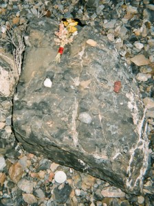 Altar with bouquet and direction stones