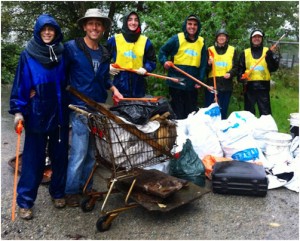 Shoreline cleanup group